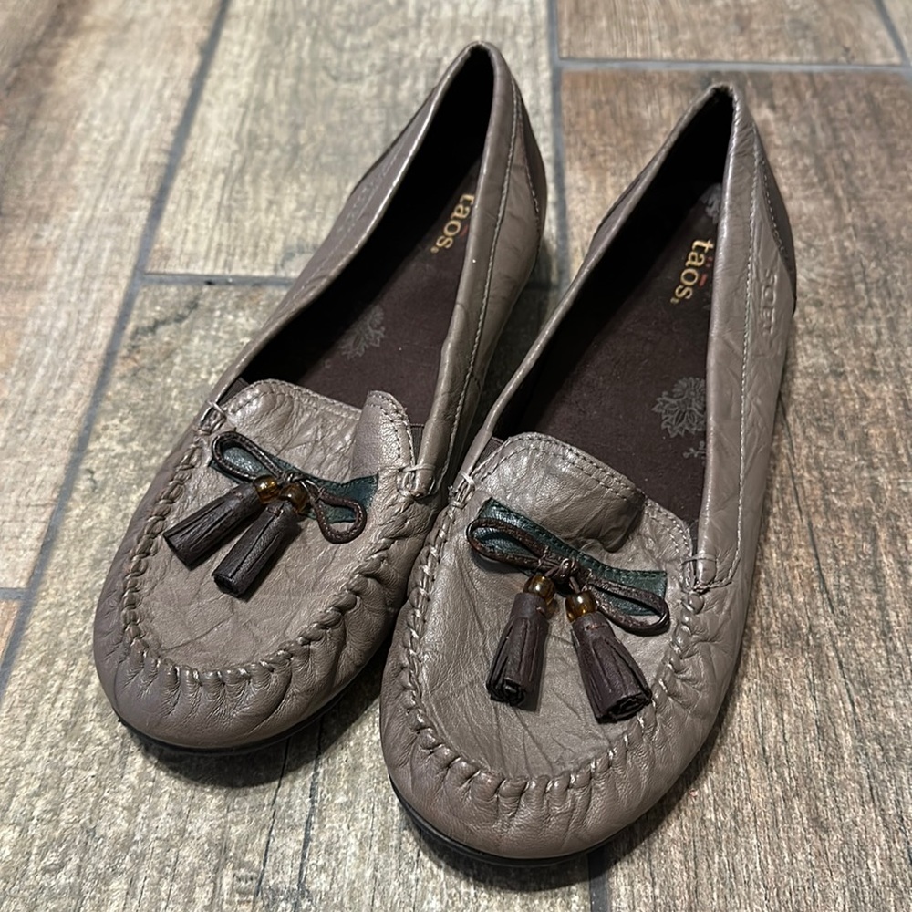 Taos Women’s‎ Leather Wisdom Tassel Loafers SZ 10